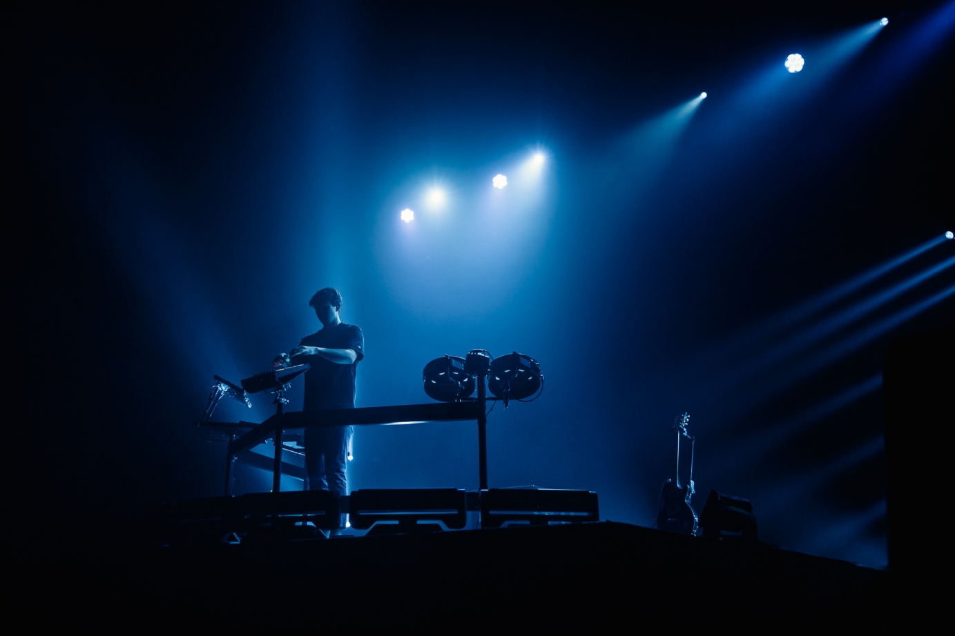 Live photography for Petit Biscuit by Kirby Gladstein