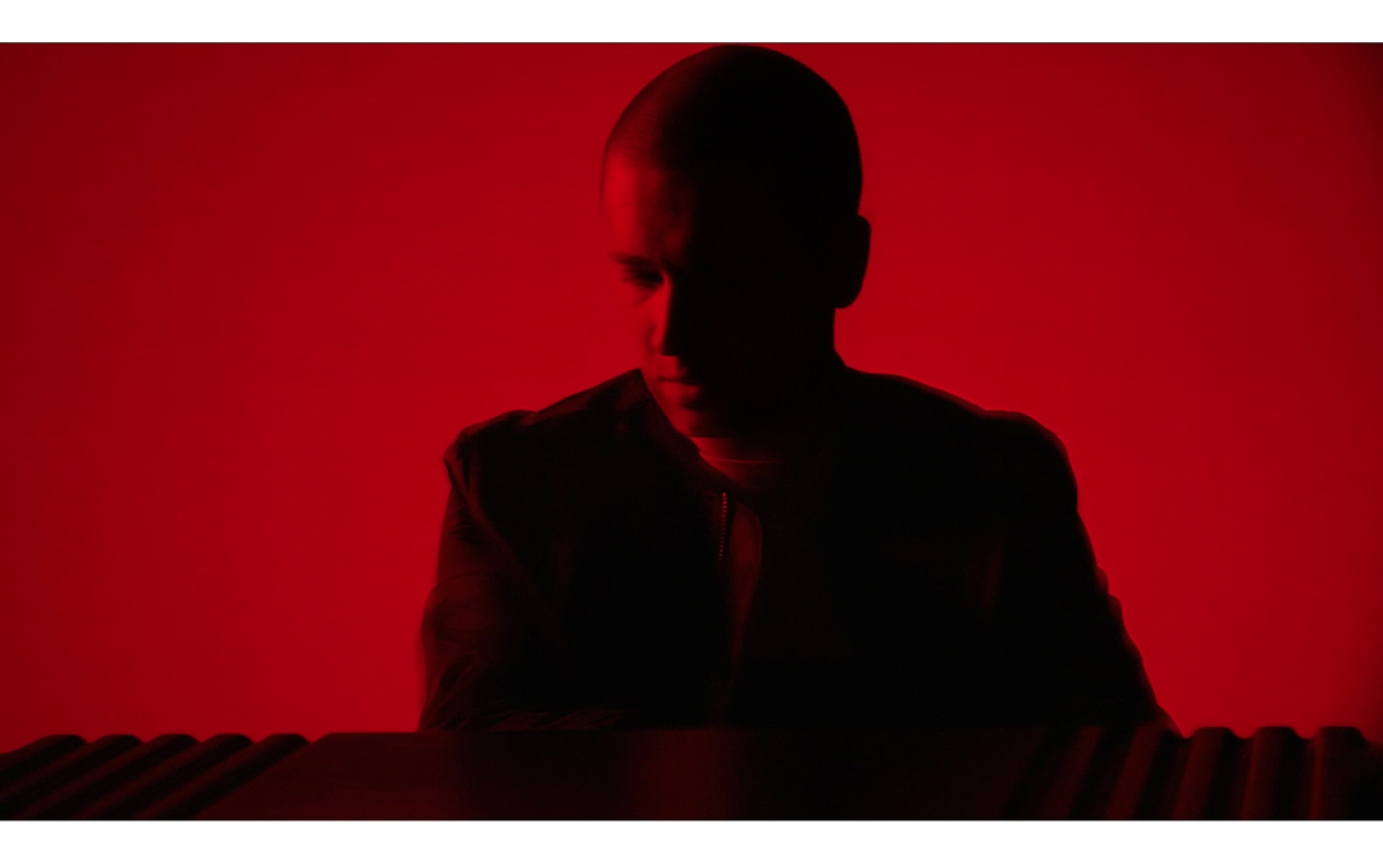 Music video for Paradis by seekcerda