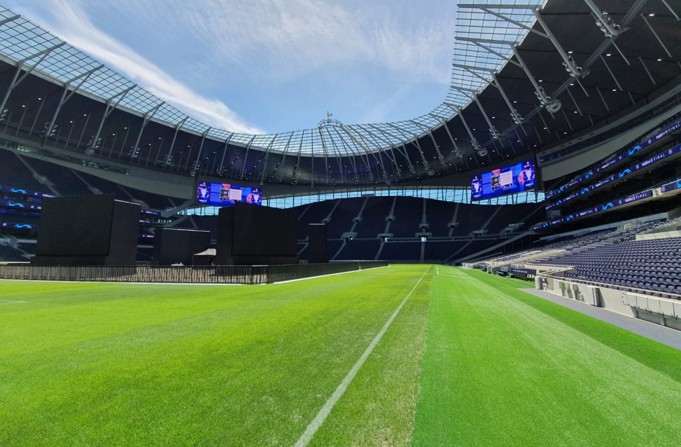 Live visuals for by Tristan Palmer