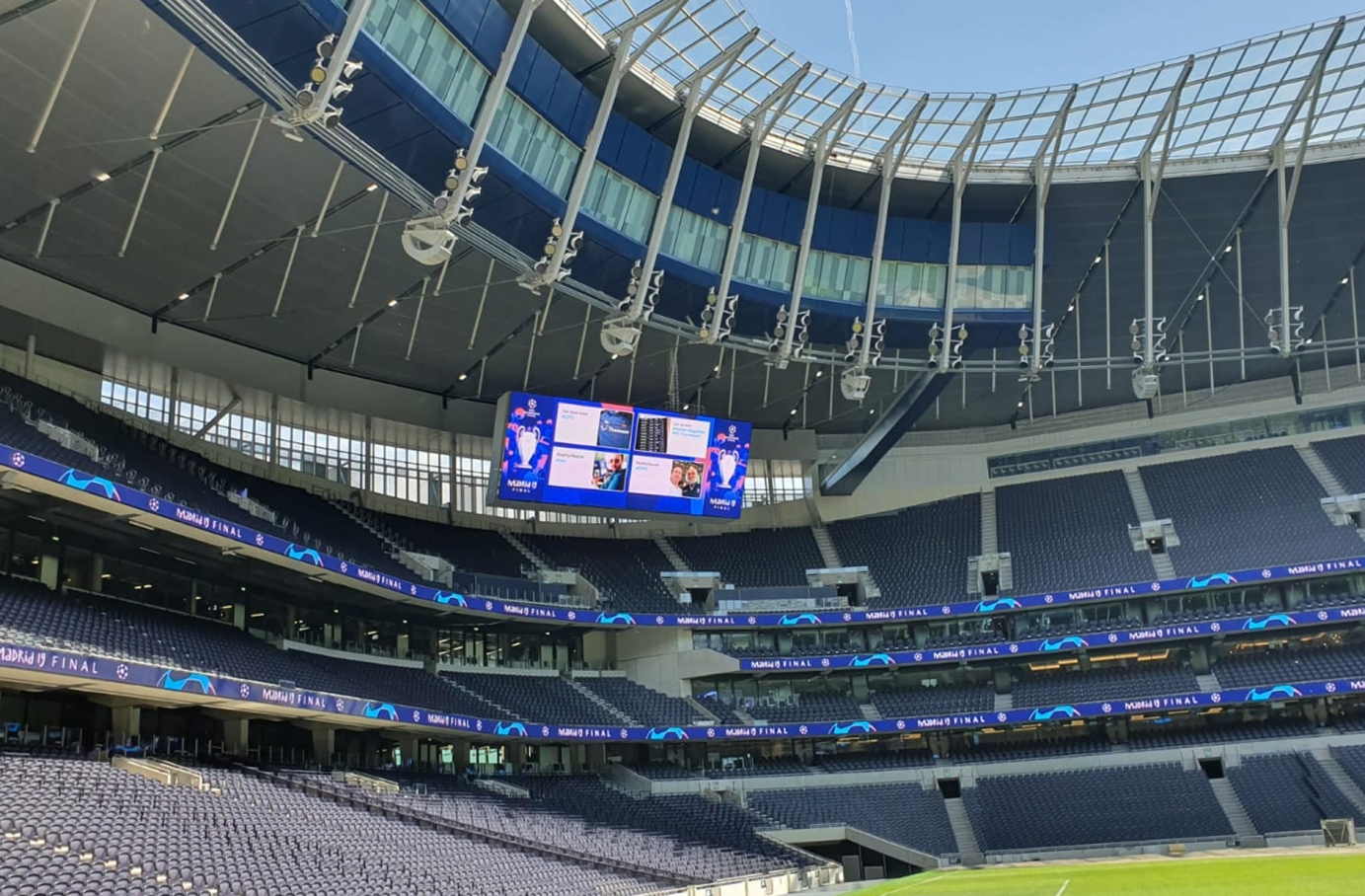 Live visuals for by Tristan Palmer