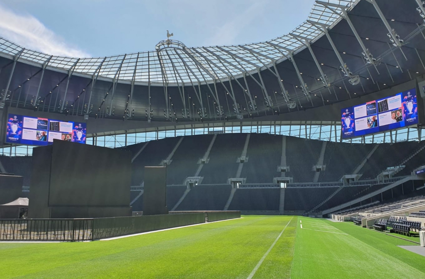 Live visuals for by Tristan Palmer