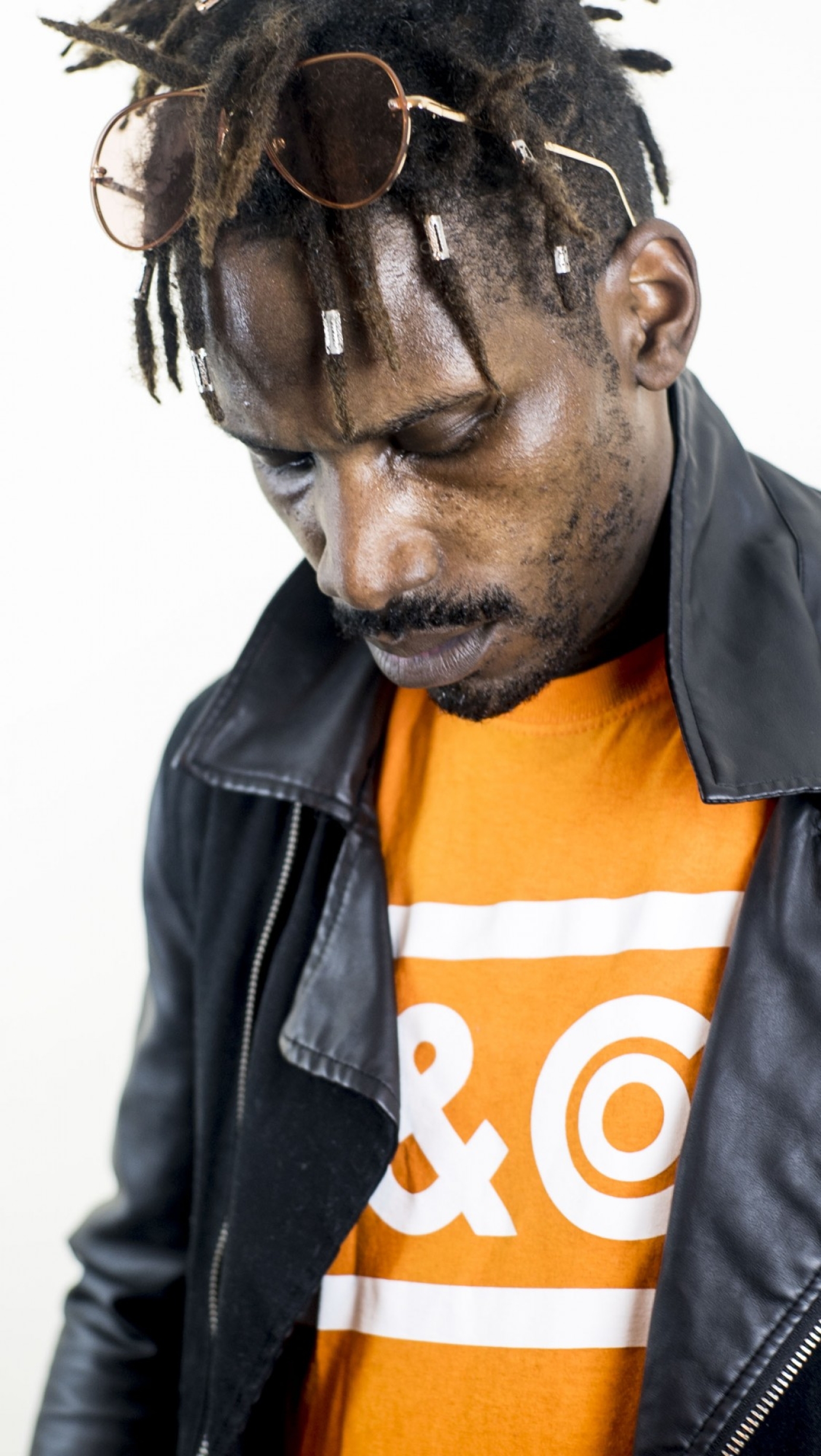 Music video for Tegodecaprio by Sxemedia