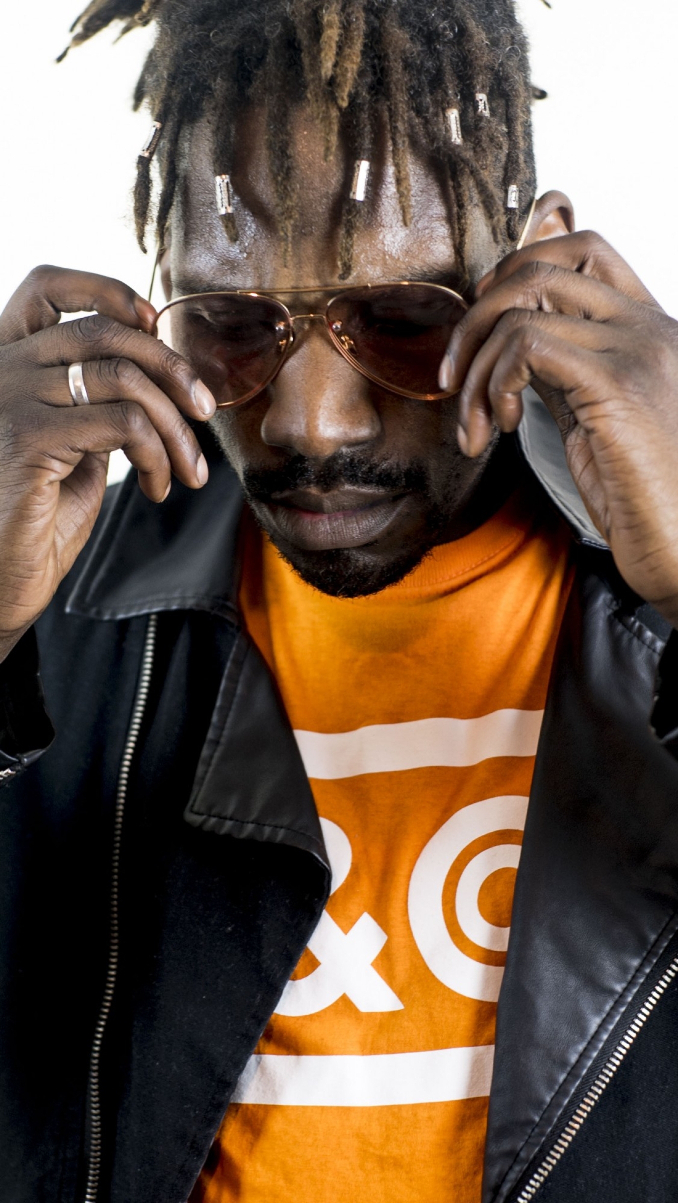 Music video for Tegodecaprio by Sxemedia