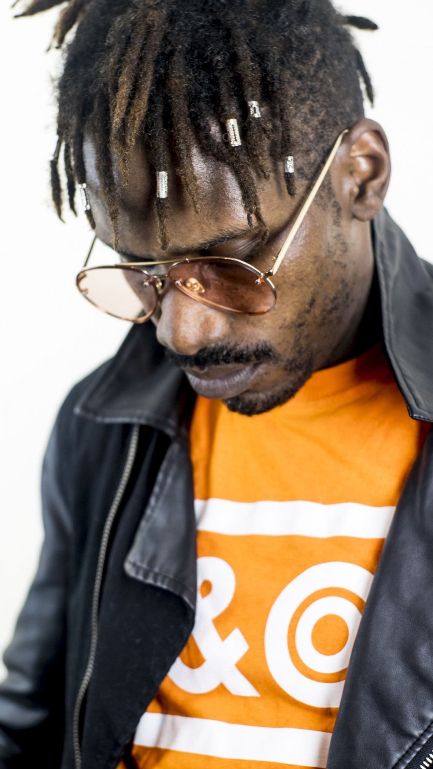 Music video for Tegodecaprio by Sxemedia