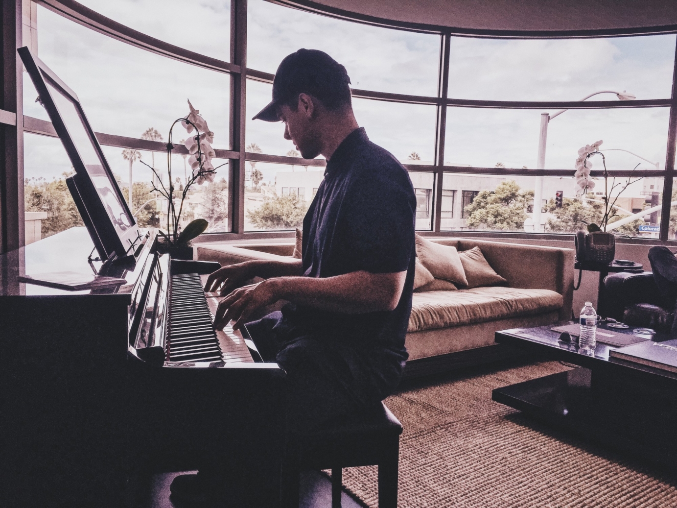 Lawrence Taylor BTS Tour Photography