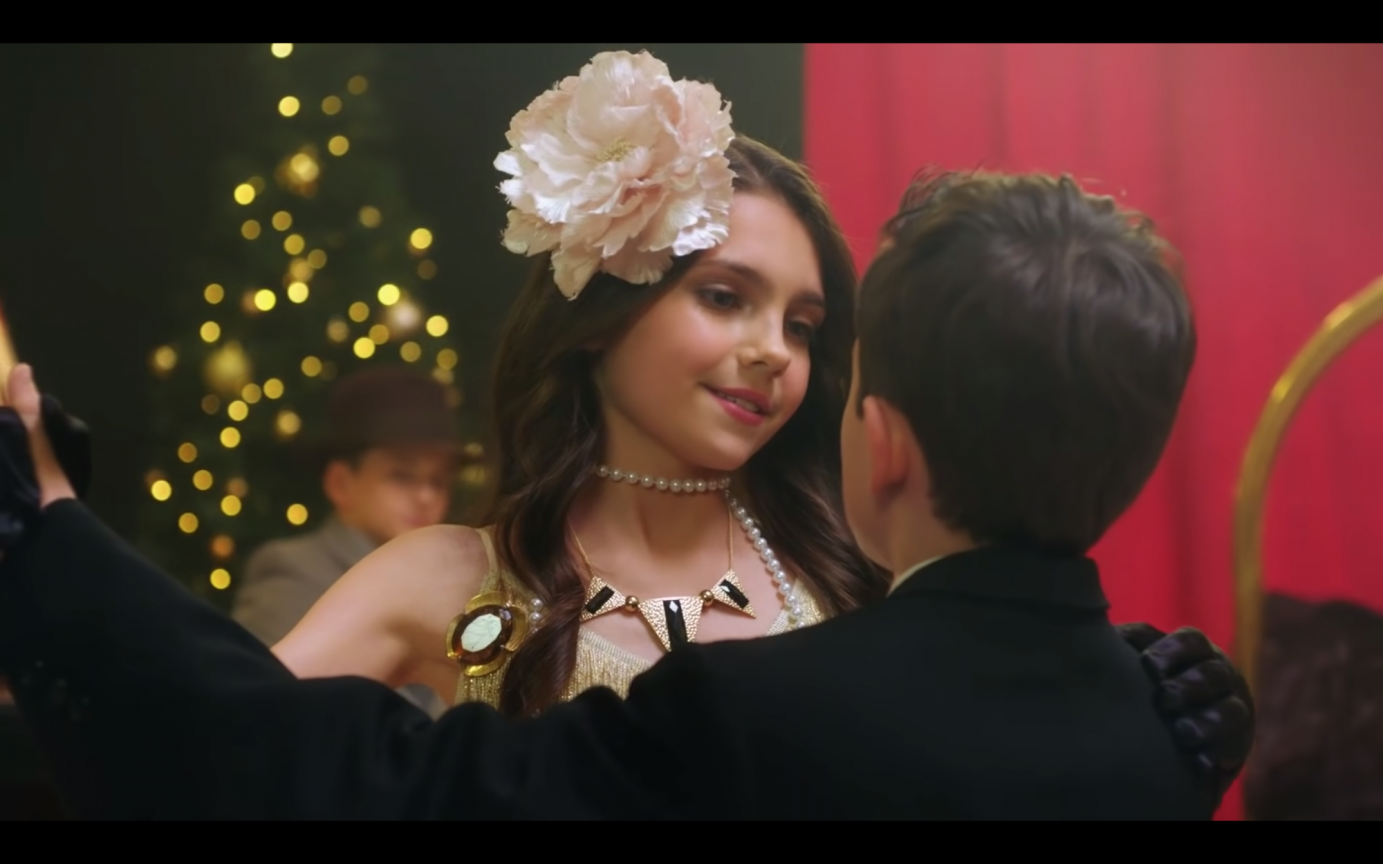 Idina Menzel & Michael Buble - Baby It's Cold Outside