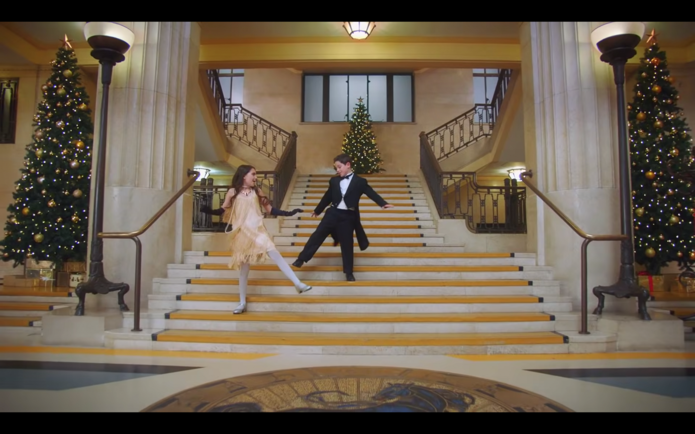 Idina Menzel & Michael Buble - Baby It's Cold Outside