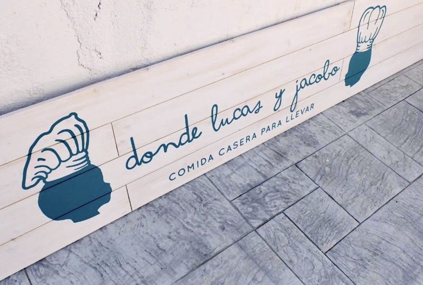 DONDE LUCAS Y JACOBO | Logo Design