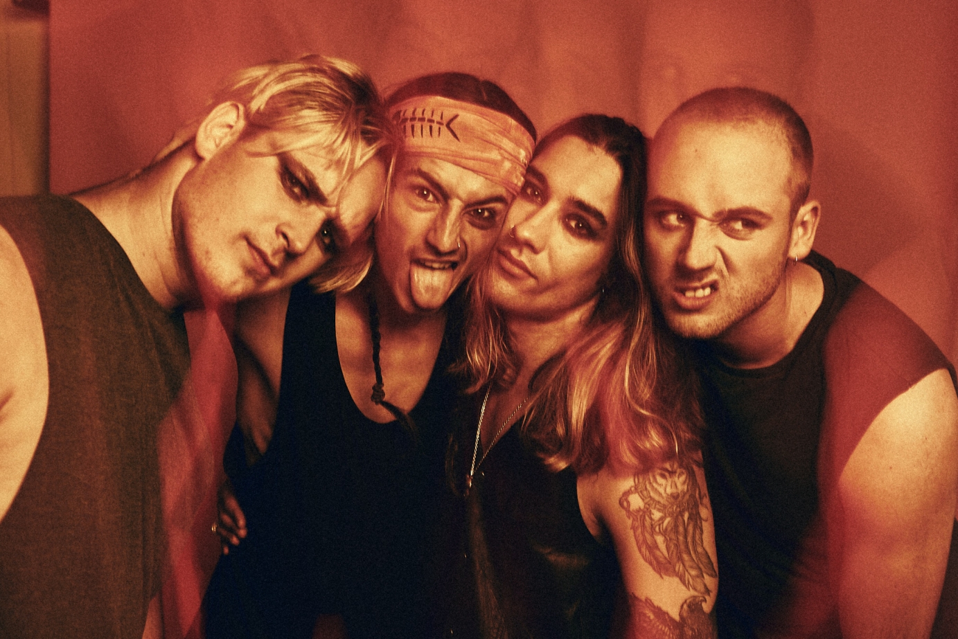 Bisou Noir - Let down