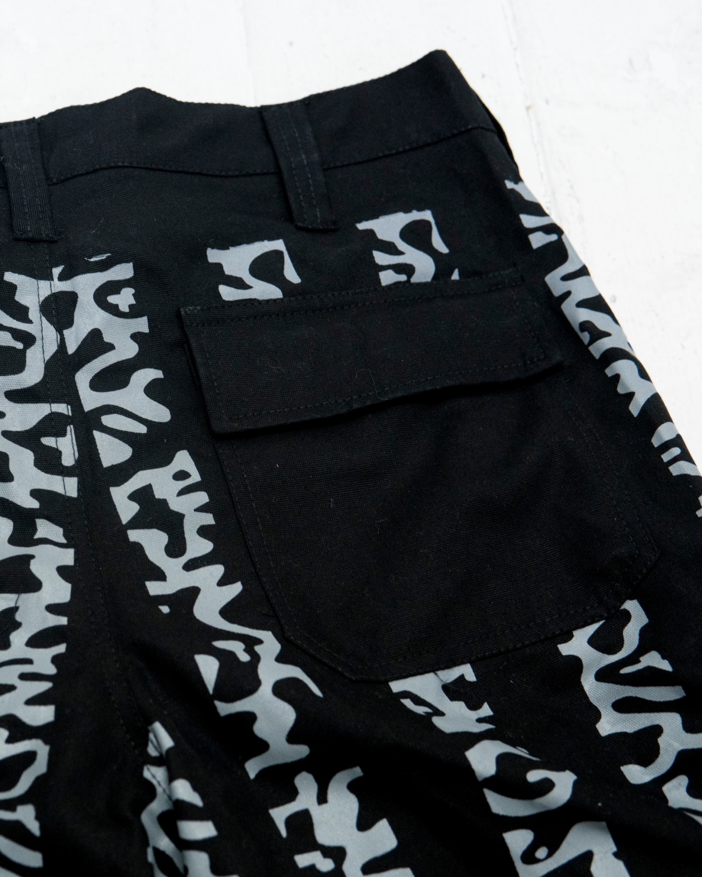 _FLATS_0052_TROUSERS CLOSE UP 3.jpg