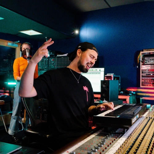 Sonny Fodera x Just Kiddin FT. Lilly Ahlberg - Come Closer Live Video