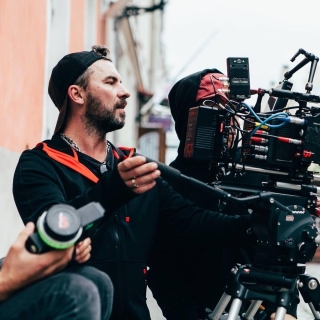 Profile picture for user KerdnihKisaam