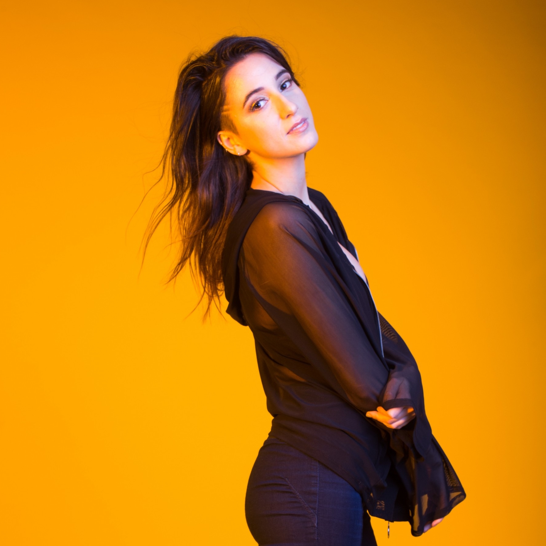 Sarah De Warren "No Good" Single Release