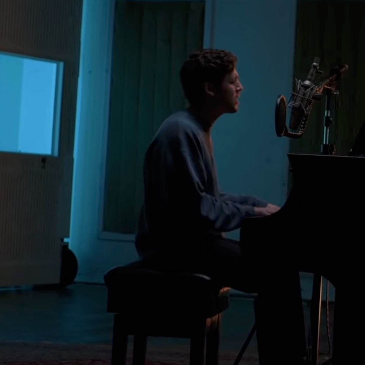 Lauv - Chasing Fire Live at Abbey Road