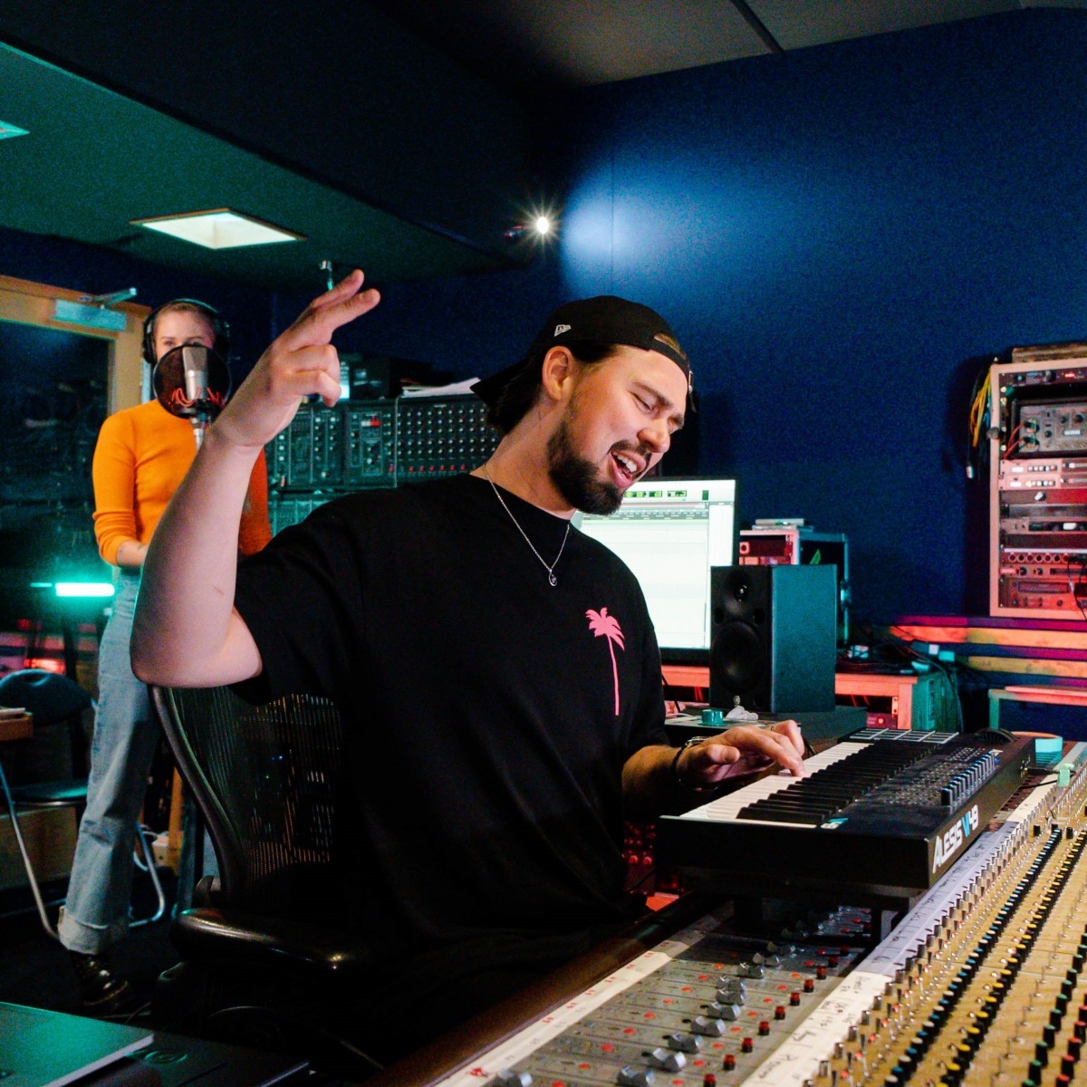 Sonny Fodera x Just Kiddin FT. Lilly Ahlberg - Come Closer Live Video