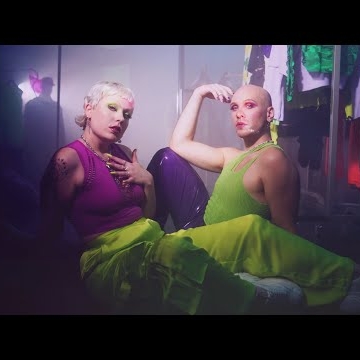 Preview image for the video "Heavy Petting - FLIRT".