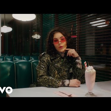 Preview image for the video "BÉE - Nothing Alike ".