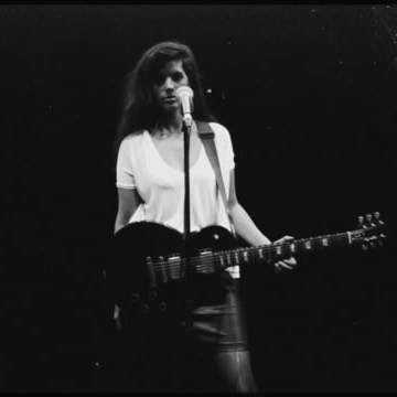 Preview image for the video "Sarah Manesse - Black Horse & a Cherry Tree (music video cover)".