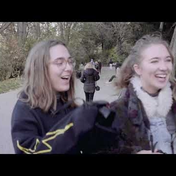 Preview image for the video "Fashion Photoshoot at Parc des Buttes-Chaumont".