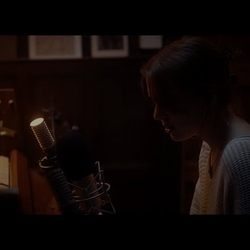 Preview image for the video "Lizzy McAlpine / Same Boat (Live)".