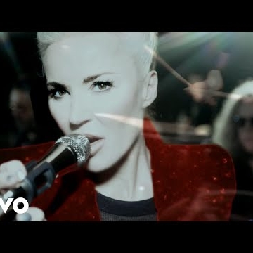 Preview image for the video "Creative direction for Daphne Guinness by FionaGarden".