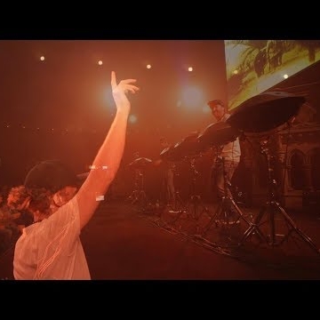 Preview image for the video "Hang Massive".