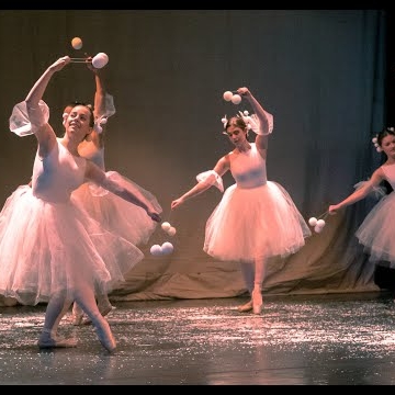 Preview image for the video "Interview with the Jetés ".