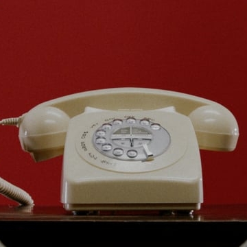 Preview image for the video "Cracks Between".