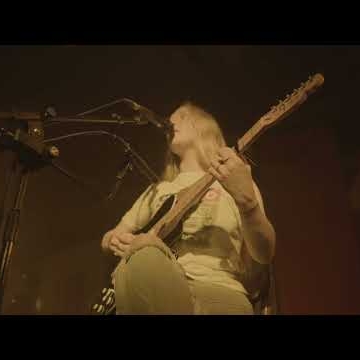 Preview image for the video "Billie Marten at the 100 club".