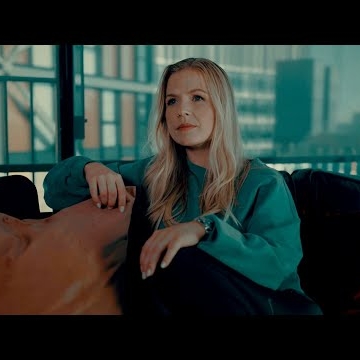 Preview image for the video "Giving Love a Try - Karianne Kvalen (Official 4K Video)".