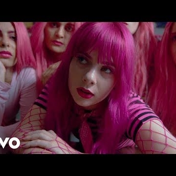 Preview image for the video "Girli - Hot Mess ".