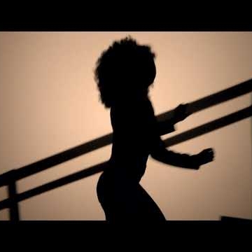 Preview image for the video "Esperanza Spalding - Move Many (joints)".