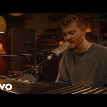 Preview image for the video "Sam Wills // Lay DOwn (Live at The Pool".