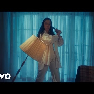 Preview image for the video "Grace Carter - Amnesia".