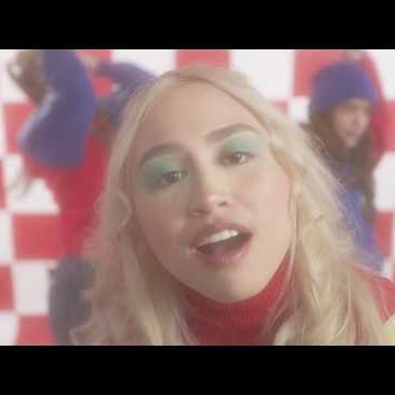 Preview image for the video "Andrea Turk feat. Prince Husein - KARMA (Official Music Video)".