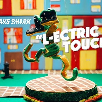 Preview image for the video "Fake Shark 'L-Ectric Touch'".