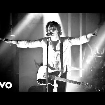 Preview image for the video "5SOS - Youngblood".