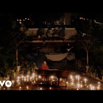 Preview image for the video "Live session for Freya Ridings by rajavirdi".