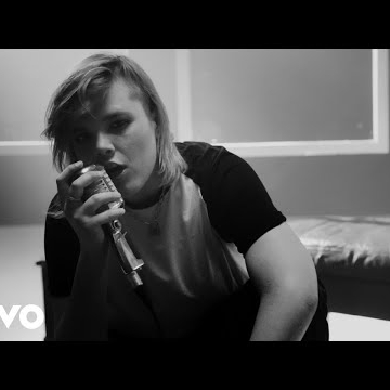 Preview image for the video "Bloxx - 5000 Miles".