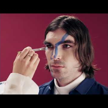 Preview image for the video "Music video for WOVOKA GENTLE by liesscheps".