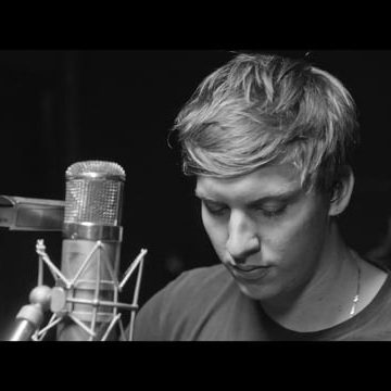 Preview image for the video "Hold My Girl".