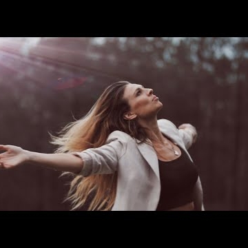 Preview image for the video "Twinnie - Feeling of Falling".