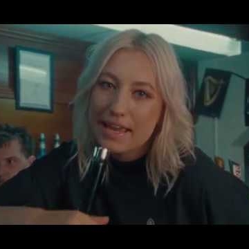 Preview image for the video "Coach Party - Oh, Lola".